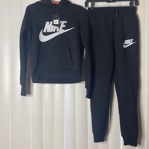 Black Nike Jogging suit